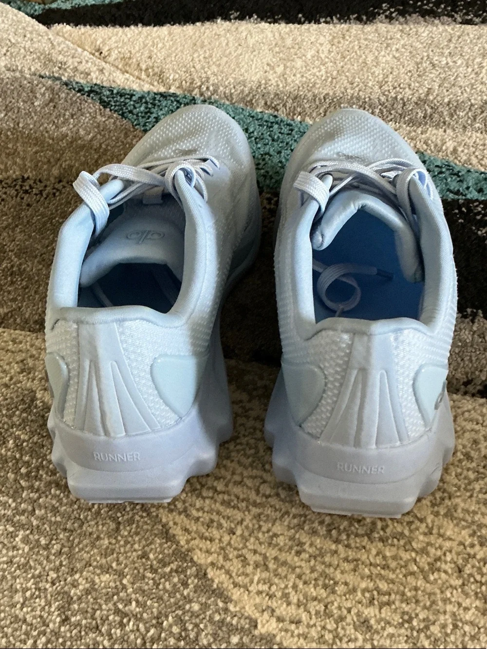 ALO Yoga Runner Limited Crystal Clear Blue Sneakers 10.5